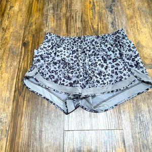 Athleta printed mesh racer run shorts, medium